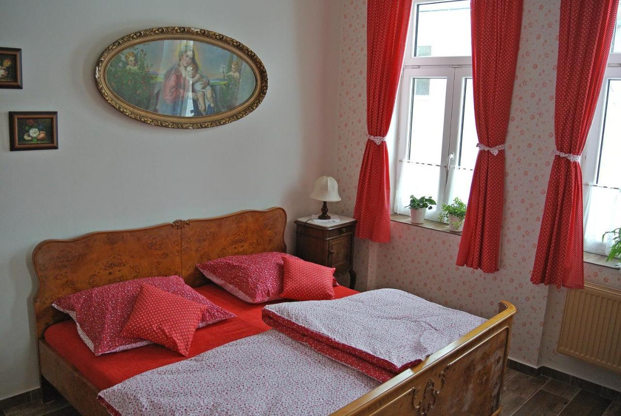 Restaurace a penzion Ubrousku prostři se Nová Bystřice Esterno foto