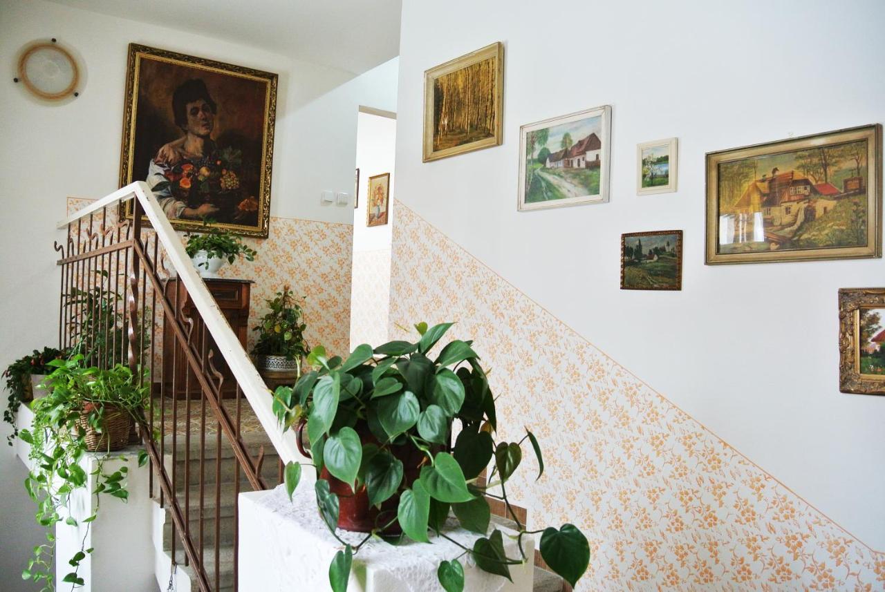 Restaurace a penzion Ubrousku prostři se Nová Bystřice Esterno foto
