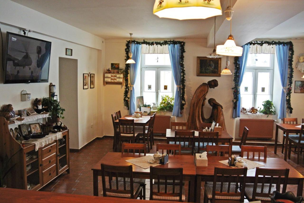 Restaurace a penzion Ubrousku prostři se Nová Bystřice Esterno foto